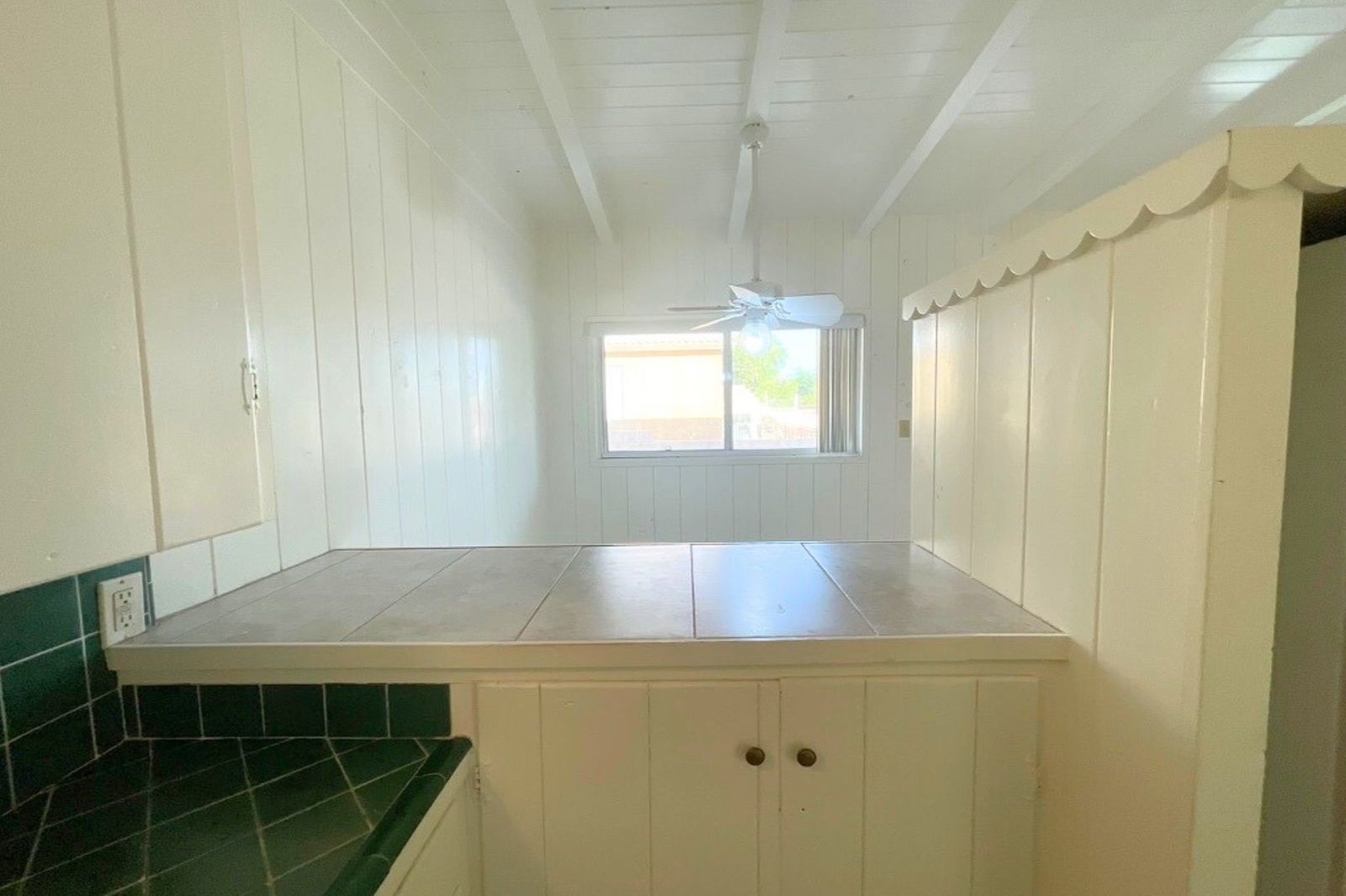 1 Bed | 1 Bath | 687 Sq Ft | Ground Level | Triplex Unit property image