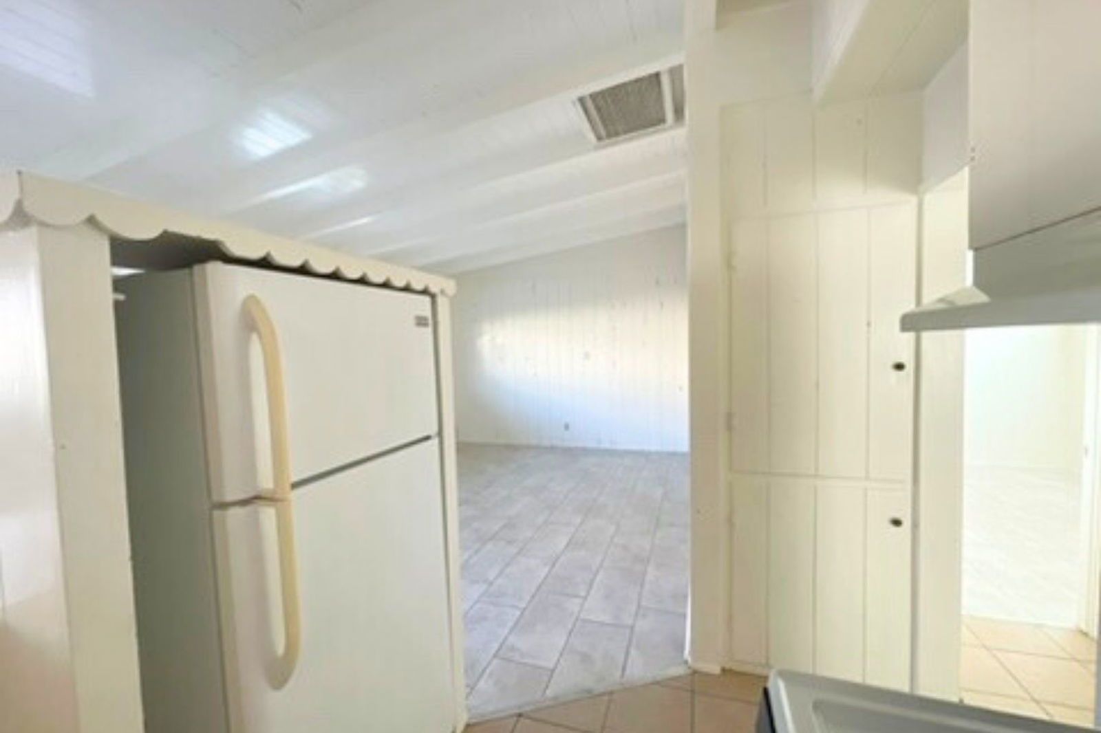 1 Bed | 1 Bath | 687 Sq Ft | Ground Level | Triplex Unit property image