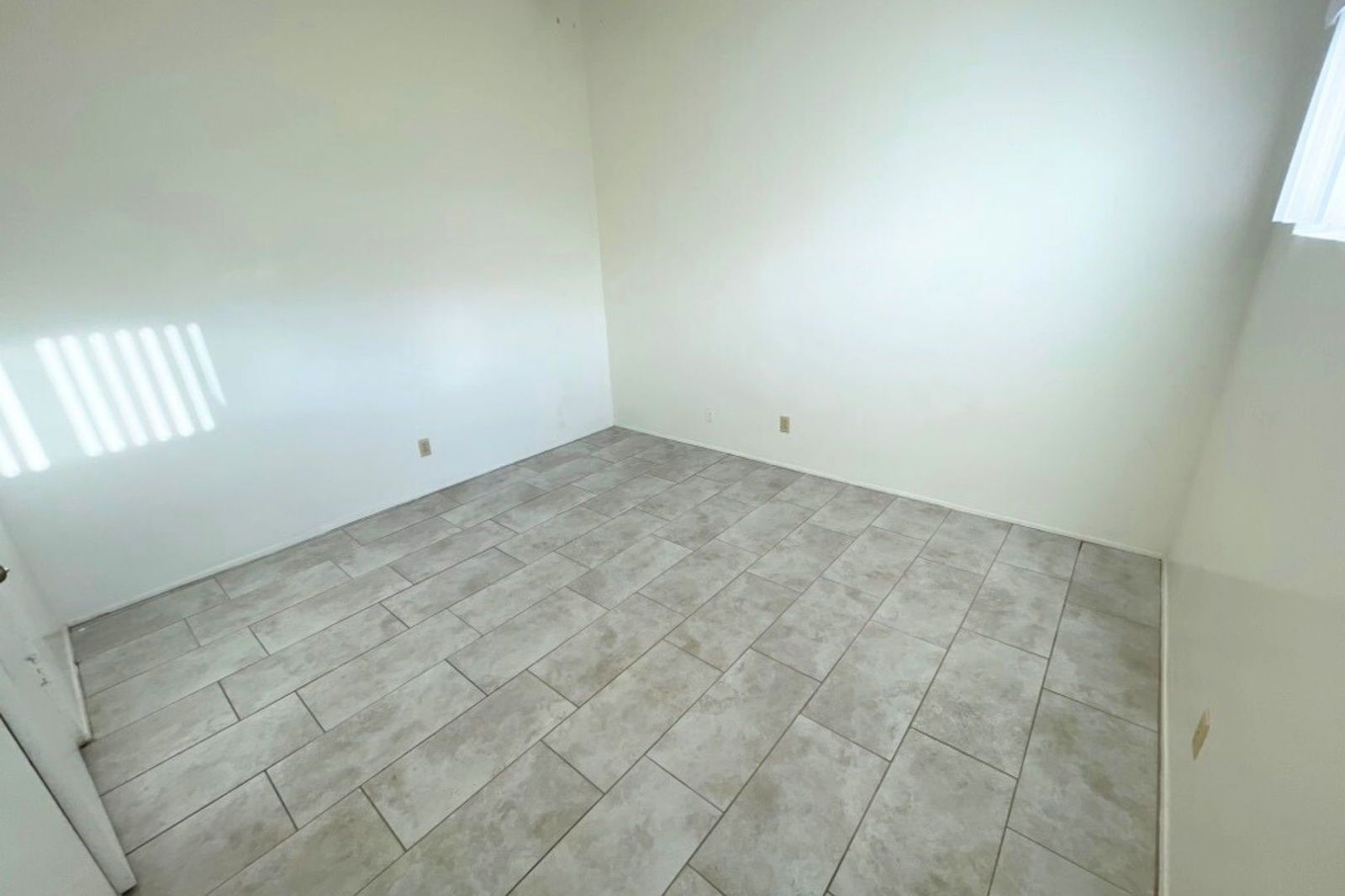 1 Bed | 1 Bath | 687 Sq Ft | Ground Level | Triplex Unit property image