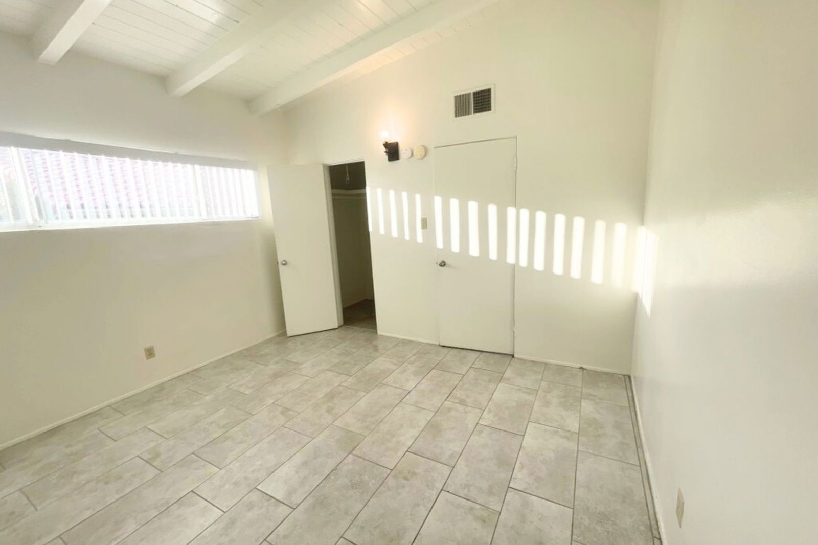 1 Bed | 1 Bath | 687 Sq Ft | Ground Level | Triplex Unit property image