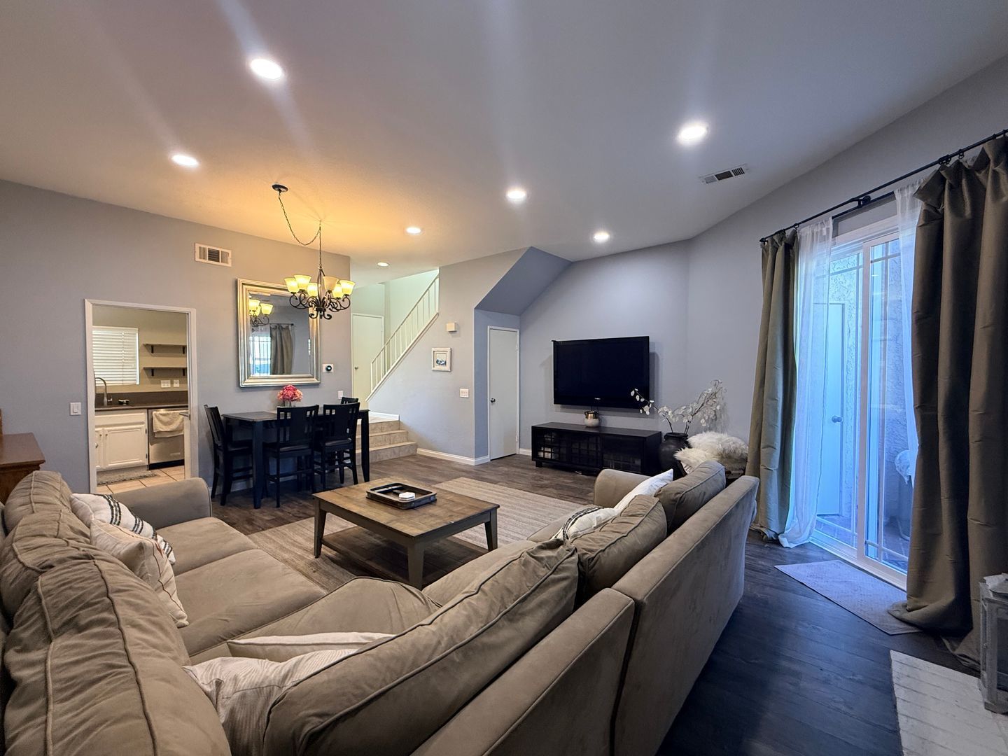 2 Bed / 2.5 Bath in the Sought After Crestline Community property image