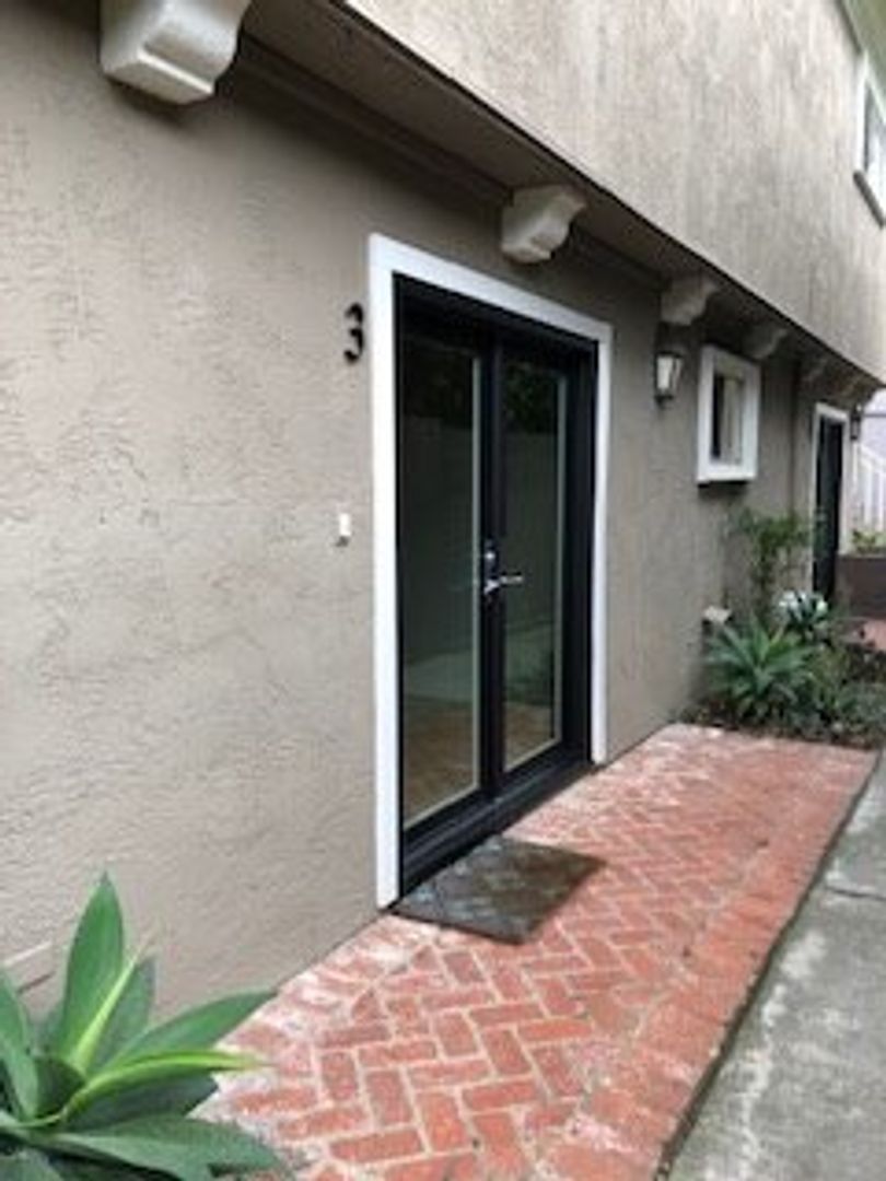 One bedroom two story townhome style apartment in Huntington Beach property image