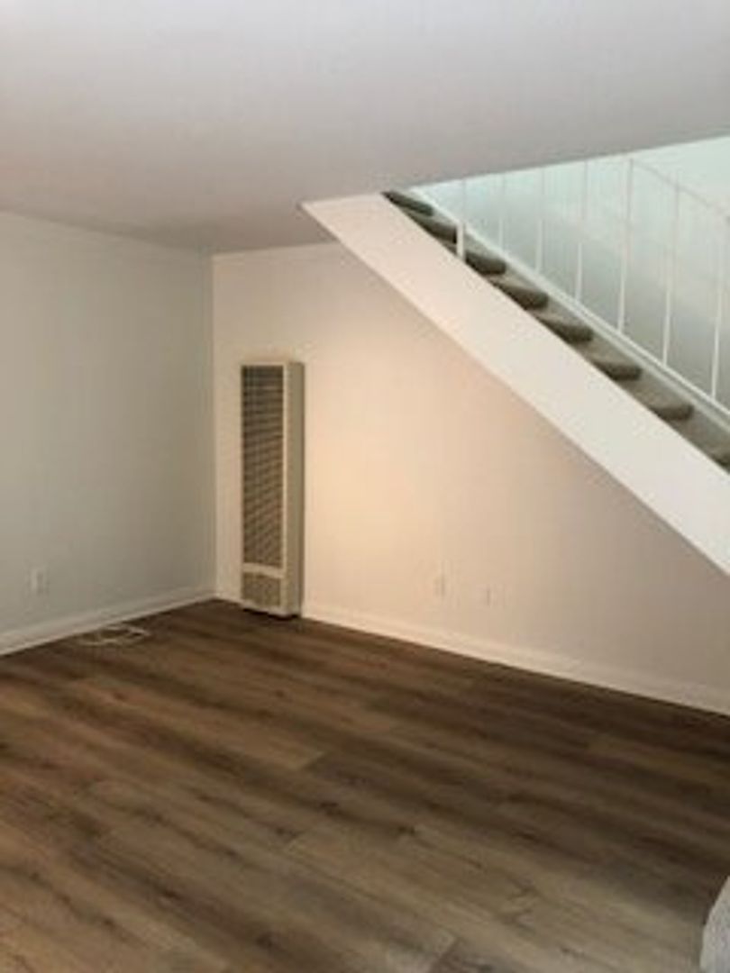 One bedroom two story townhome style apartment in Huntington Beach property image
