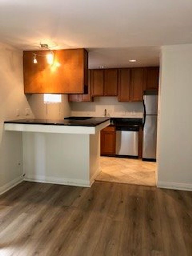 One bedroom two story townhome style apartment in Huntington Beach property image