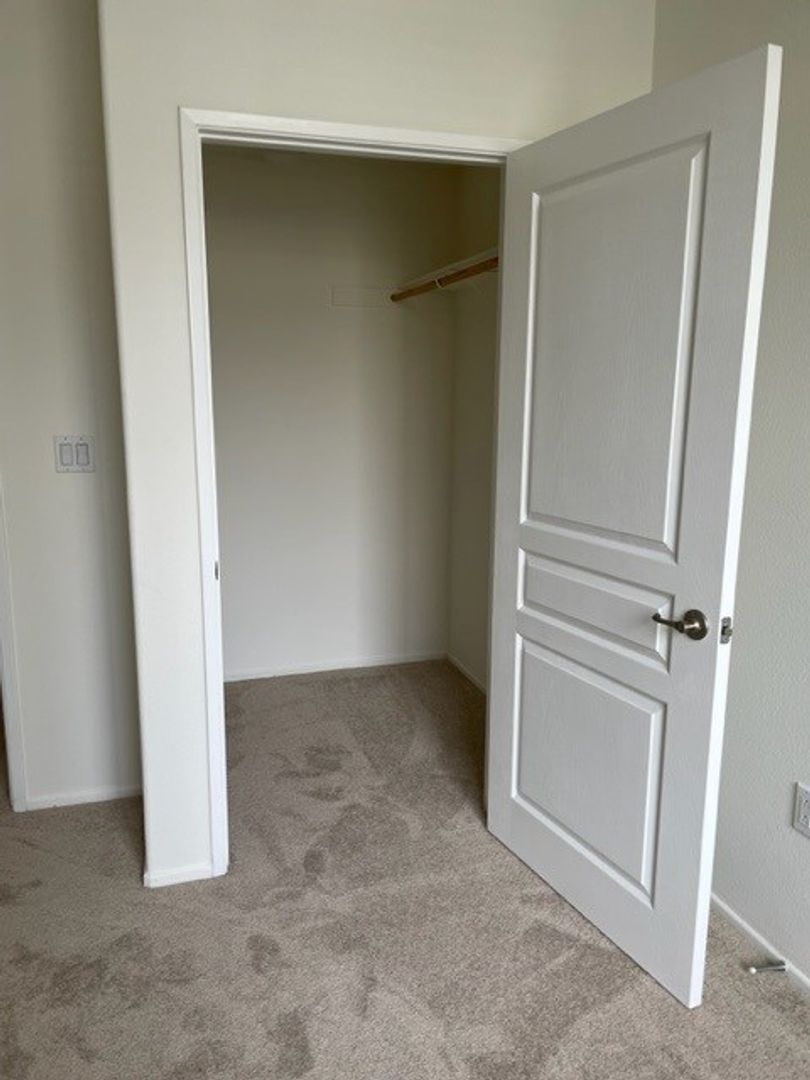 Top Floor One Bedroom Unit in Gated Community of Watermarke, Irvine property image