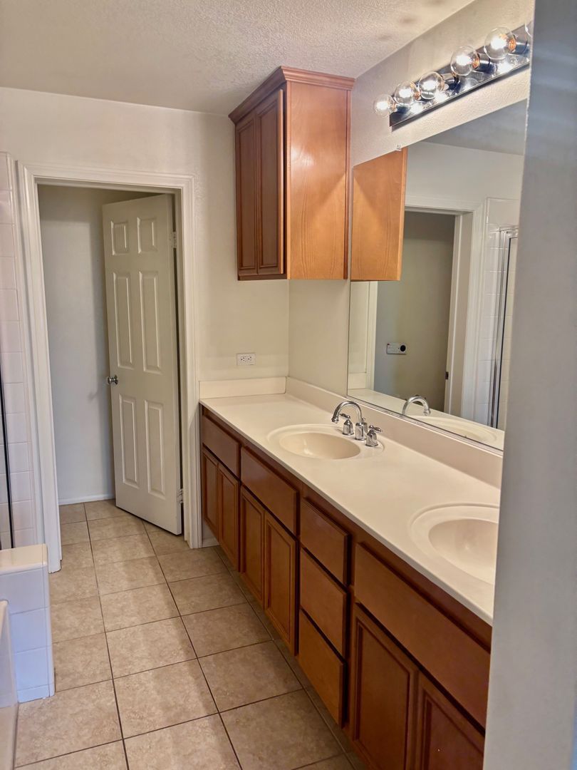 1965 Oakwood property image