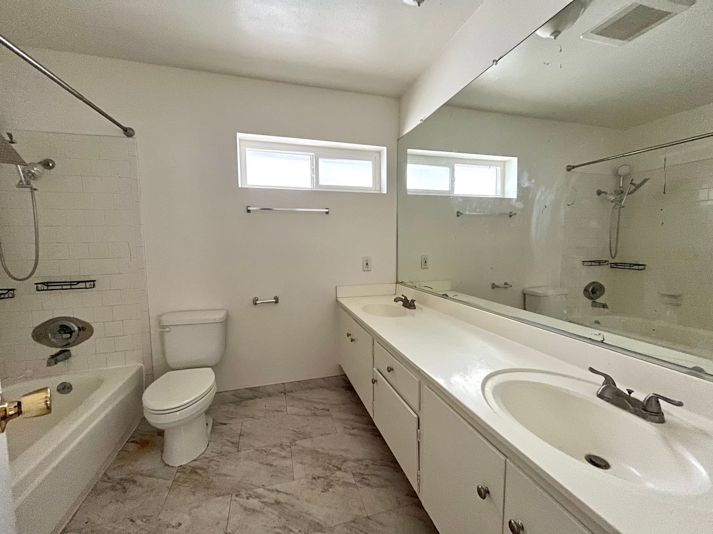 3-Bedroom Apartment for Lease – 12562 Brookshire Ave, Unit 1, Downey, CA 90242 property image