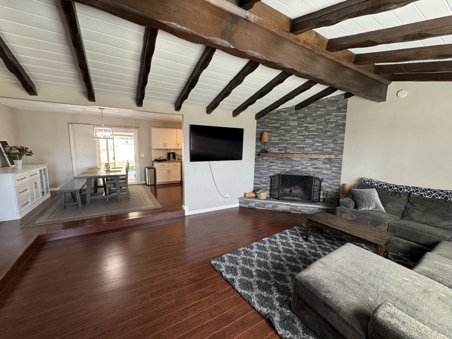 3 Bed, 2 bath Single story Norco home with Incredible view for lease property image